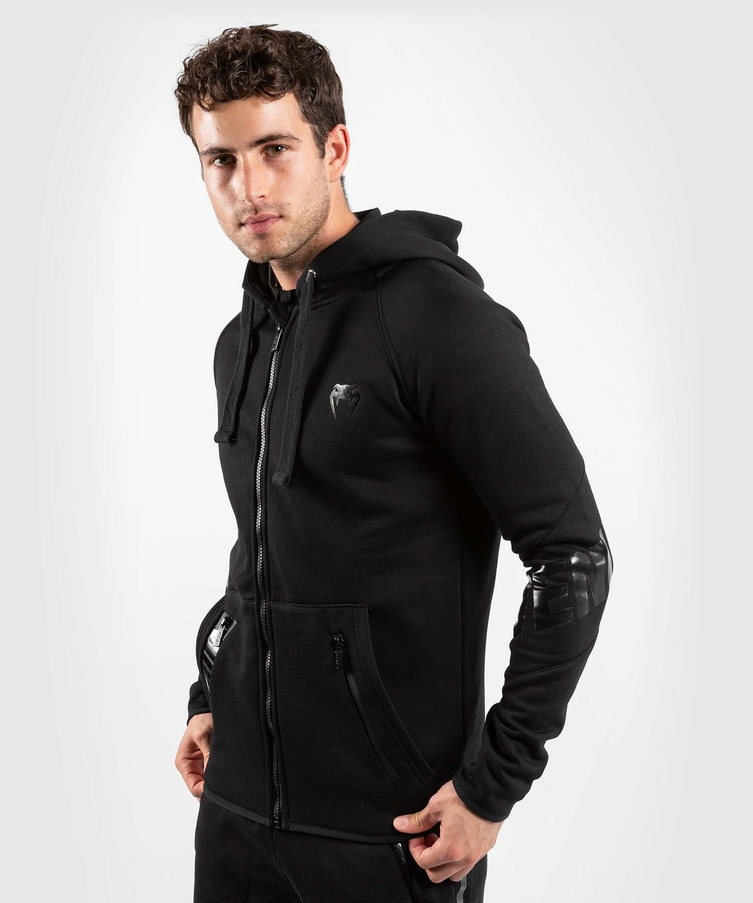 Venum Contender 3.0 Hoodie - Black/Black 8 Venum Contender 3.0 Hoodie - Black/Black - Image 6