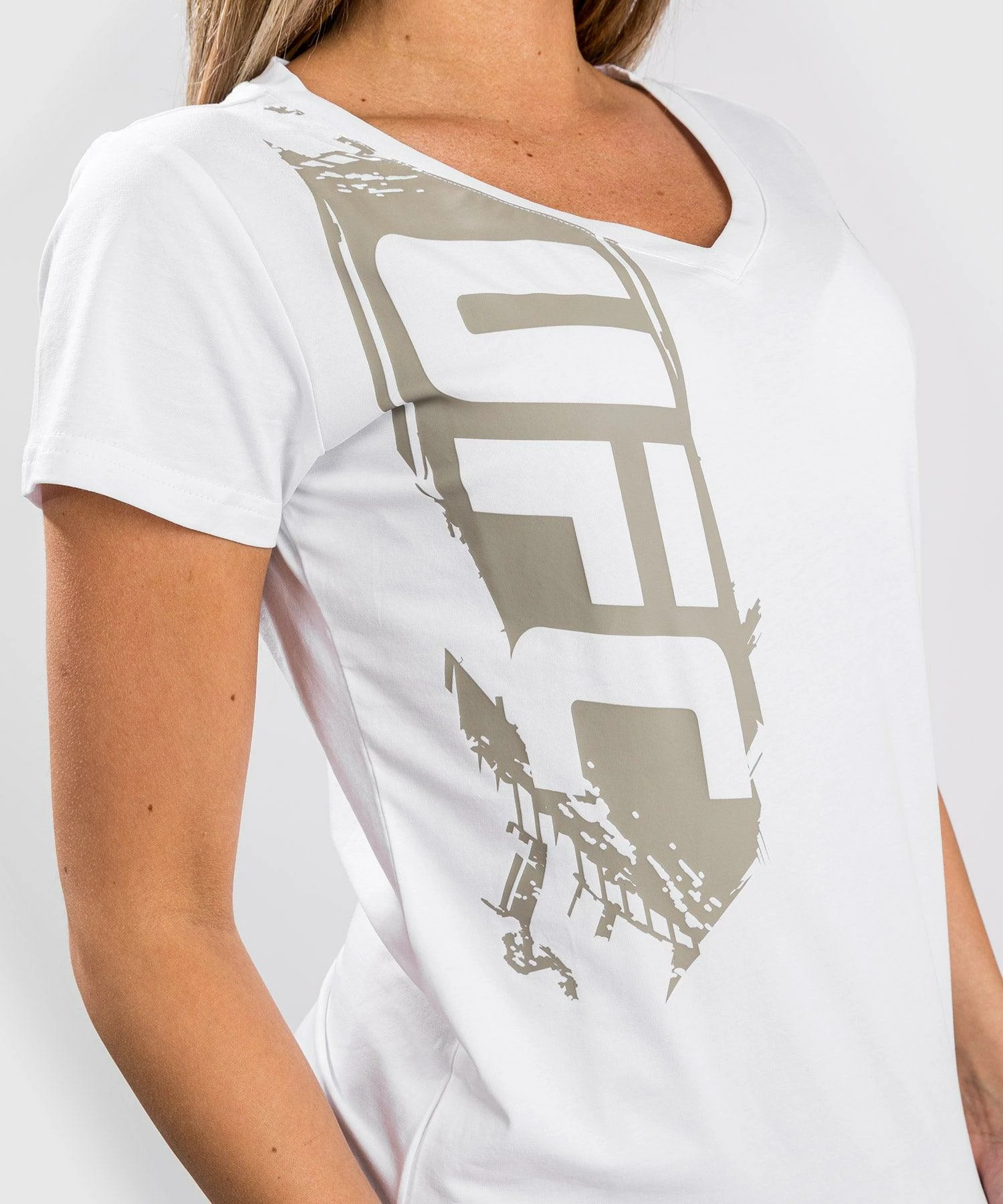 UFC Venum Authentic Fight Week Women's 2.0 Short Sleeve T-Shirt - White 7 UFC Venum Authentic Fight Week Women's 2.0 Short Sleeve T-Shirt - White - Image 5