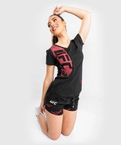 UFC Venum Authentic Fight Week Women's 2.0 Short Sleeve T-Shirt - Black/Red 14 UFC Venum Authentic Fight Week Women's 2.0 Short Sleeve T-Shirt - Black/Red -Venum Shop c 252F5 252F2 252F4 252Fc5242a72f566485403a70a3cc8450d4446d8f93a VNMUFC 00142 001 01 bb4750a5 c849 41af ad8b d9d4f046ea88
