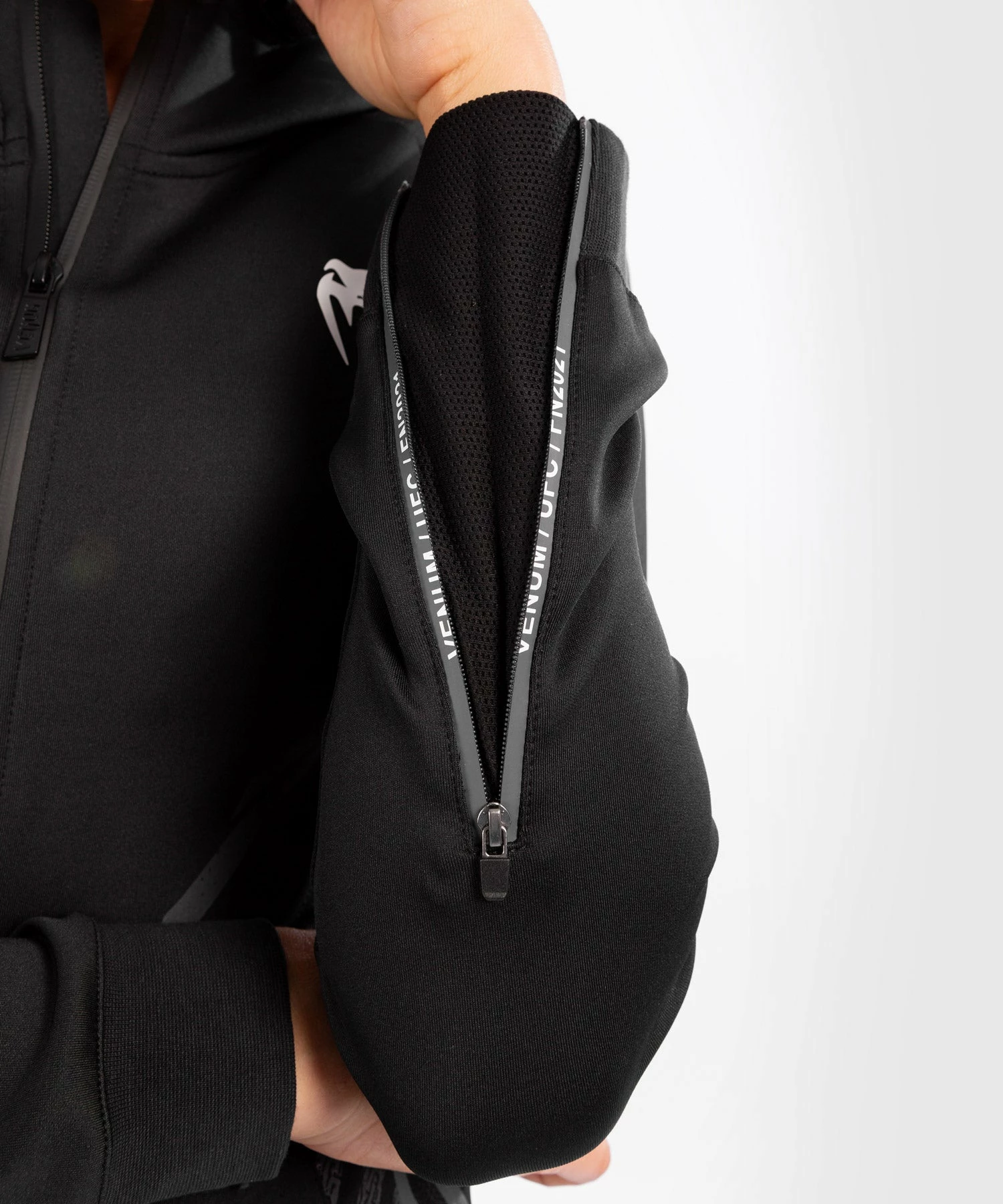 UFC Venum Authentic Fight Night Women's Walkout Hoodie - Black 9 UFC Venum Authentic Fight Night Women's Walkout Hoodie - Black - Image 7